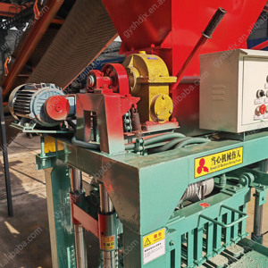Kostengünstige CHB-Maschine Hohlzementblock Verzahnte Vollziegel Produktionslinie Fabrik Gartenziegel-Herstellungsmaschinen - Product Image 5