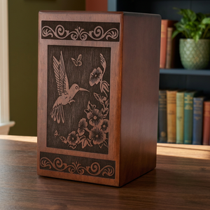 Urna Funeraria de Madera con Acabado Natural, Diseño Floral de Colibrí, Capacidad de 220 Pulgadas Cúbicas, Personalizable para Cenizas Humanas de Adultos - Product Image 4