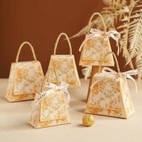 Boîte à dragées en papier en forme de sac, décorée de fleurs, avec poignée en corde et ruban