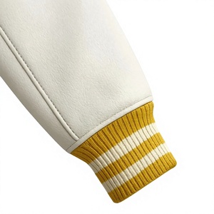 เสื้อแจ็คเก็ตวาร์ซิตี้สีเหลืองสำหรับผู้ชาย ยี่ห้อ LONG MISSION INDUSTRY ตัวอักษรสีขาวด้านหน้า สไตล์พรีปปี้ ทรงปกติ คอจีน ติดกระดุมแถวเดียว - Product Image 4
