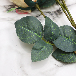 ดอกกุหลาบประดิษฐ์สไตล์วินเทจช่อดอกไม้งานแต่งงานดอกไม้พลาสติกจำลองคุณภาพสูงตกแต่งบ้าน - Product Image 1