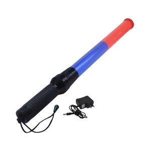 カスタマイズ可能な耐久性のあるバッテリー式交通指揮棒ライトLED高輝度、2つの単三電池で動作、交通安全用 - Product Image 3