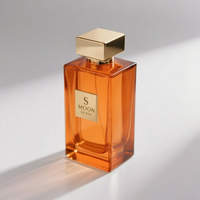 Flacon de parfum rectangulaire en verre rechargeable luxueux de 30 ml, 50 ml, 100 ml, transparent avec bouchon carré doré et vaporisateur à pompe