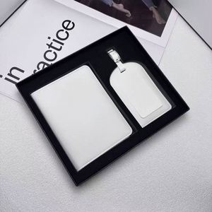 Ranguo - Juego de Porta Pasaportes y Etiquetas de Equipaje de Cuero Hechas a Mano con Logotipo Personalizado en Relieve, Impresas con Técnica Tipográfica, en Caja de Regalo Premium - Product Image 2