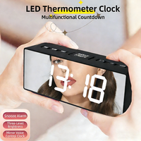 Minimalistischer LED-Spiegel-Tisch Digitaluhr mit Sprachsteuerung, Wecker, Schlummerfunktion, Kalender und Temperaturanzeige für Modernes Wohnzimmer