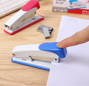 <span class=keywords><strong>Grapadora</strong></span> <span class=keywords><strong>de</strong></span> Escritorio <span class=keywords><strong>de</strong></span> Tamaño Mediano, Estilo Básico, <span class=keywords><strong>de</strong></span> Alta Calidad, Suministros <span class=keywords><strong>de</strong></span> Oficina Profesionales, <span class=keywords><strong>Grapadora</strong></span> Manual <span class=keywords><strong>de</strong></span> Metal, Venta <span class=keywords><strong>de</strong></span> Fábrica - Product Image 2