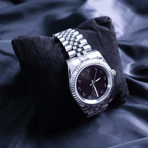 Montres mécaniques pour hommes GMT, design sportif, logo personnalisé, fermoir caché à bouton poussoir, bracelet réglable, étanches - Product Image 4