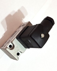 Aventics R412010718 Pneumatic Pressure <b>Switch</b>, 0.2-16 Bar <b>Used</b> - Product Image 4