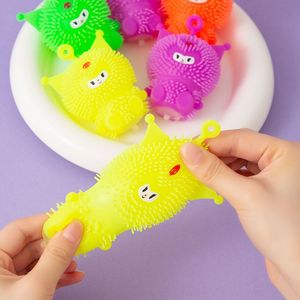 Juguete creativo Kuromi Pom Pom con luz, juguete de plástico para niños de 2 a 4 años, unisex, sin batería - Product Image 2