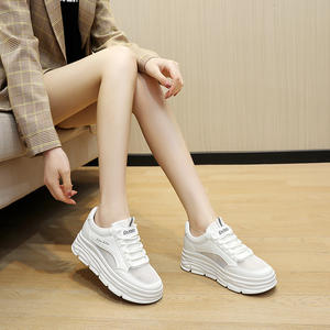 Zapatos Planos Blancos Transpirables para Mujer al por Mayor, Diseño de Malla Moderno y a la Moda para Verano, Primavera y Otoño, con Plantilla Interna para Aumentar la Altura - Product Image 2