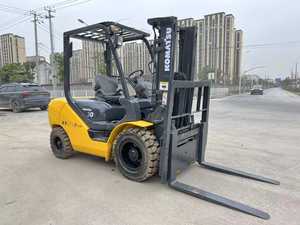 Komatsu 3 tonnes chariot élévateur FD30 avec 3 mètres de hauteur de levage fabriqué au Japon - Product Image 3