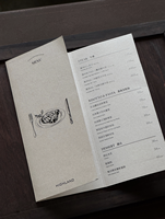Brochures artistiques |   Matériel marketing visuel personnalisé avec gaufrage, logo personnalisé, papier de luxe
