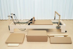 Fabricante Chino, Venta al por Mayor, Cama de Pilates Comercial de Madera de Arce, Resistente, con Resorte Elástico, para Entrenamiento de Equilibrio y Fortalecimiento del Core - Product Image 2