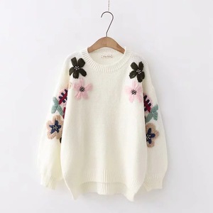 Maglione Caldo Grigio Pullover con Ricami di Perle e Fiori Fatti <span class=keywords><strong>a</strong></span> <span class=keywords><strong>Mano</strong></span> Collo Tondo Maglieria da Donna Maglioni Ricamati - Product Image 3