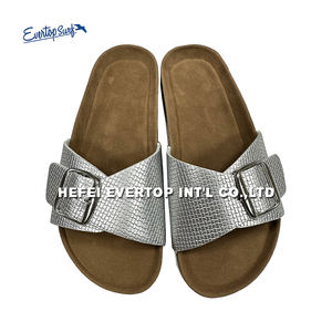 Pantoufles décontractées de style original en gros, pantoufles tendance pour femmes avec logo personnalisé, pantoufles à semelle en liège - Product Image 3