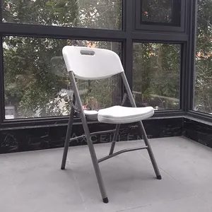 Table blanche et Pp cadre métallique, tissu de salle à manger pliant café rotin de haute qualité chaise en plastique soleil
