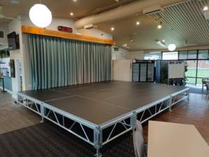 Podio Portátil de Aleación de Aluminio con Certificación TUV para Conciertos, Bodas y Eventos al Aire Libre - Product Image 2