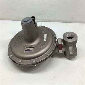 Válvula de Gas Natural Emerson Fisher Y692 con Regulador de Sellado por Aire y Manómetro WIK - Product Image 3