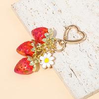 Nouveau style, mignon et tendance, porte-clés en métal, motif fleur et trois fraises, pour cadenas d'amour, pendentif pour sac et voiture, accessoire élégant pour sac et voiture
