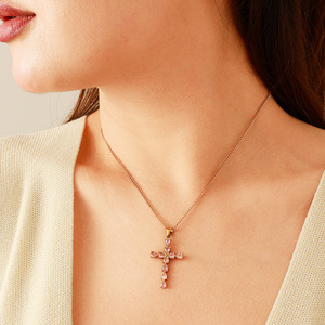 Collier croix en acier inoxydable avec pavé de diamants roses, plaqué or 18 carats, réglable, idéal pour un cadeau - Product Image 2