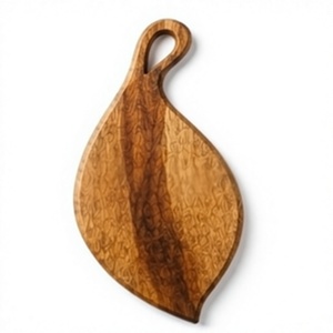 Planche à découper artisanale en bois de manguier durable en forme de feuille, avec poignée intégrée en forme de larme - Product Image 1