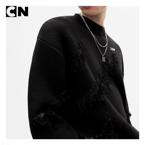 Pull d'hiver en coton respirant pour homme certifié BSCI avec logo personnalisé sur le devant, col rond, design à franges déchirées, tricoté - Product Image 4