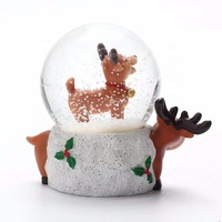 Boule à neige artisanale unique en résine de Noël pour la décoration de la maison de vacances Cadeau en résine Globe d'eau Ornementation de la maison