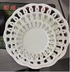 Assiettes en porcelaine blanches de haute qualité à motif floral en relief, design creux, pour décorations de mariage - Product Image 2