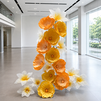 Tour de fleurs géante en papier jaune-orange, installation d'installations florales artificielles pour événements de mariage, décoration florale commerciale