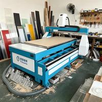 Machine de gravure CNC 4 axes robuste avec axe rotatif, servomoteur, table à vide pour le bois, le WPC, les métaux mous, la gravure cylindrique et la découpe plane