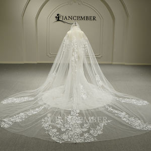 Vestido de Novia Sirena de Lujo Moderno GT26001 con Lentejuelas, Encaje Floral, Cola Capilla y Chal - Product Image 4