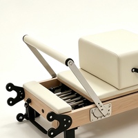 Reformer de Pilates pliable en bois d'érable durable avec système de poulie réglable à 7 vitesses de type voile pour usage en studio de Pilates