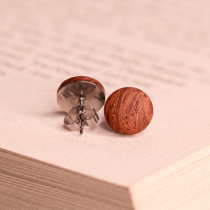 Boucles d'oreilles rondes en bois avec attaches argentées, ton brun naturel, apprêts de bijoux, capuchons de perles - Product Image 1