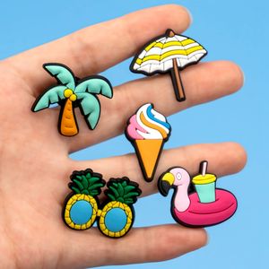 2025 nouveauté mignon en gros personnalisé décontracté dessin animé logo créateur de mode été plage chaussures décoration Pvc pour femmes sabots - Product Image 3