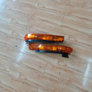 Lampe de finition de rechange pour camion Pièces de carrosserie de rechange pour camion inférieur Lampe de finition inférieure pour MITSUBISHI CANTER FE 647 FB511 PIÈCES DE PISTE - Product Image 3