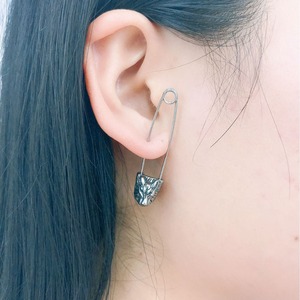 Yunnique Boucles d'oreilles pendantes en forme d'animal, design tête de loup en acier titane, bijoux de fête pour hommes et femmes - Product Image 1