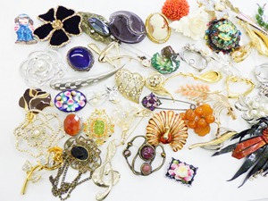 Ensemble d'accessoires unisexes de qualité prestigieuse d'occasion, assortiment de 50 broches de bijoux de mode chinoise - Product Image 3