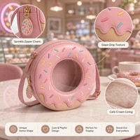 Sac Ita personnalisé en forme de donut avec fenêtre ronde en PVC, doublure crème café, sangle réglable et motif tourbillon crème fouettée à l'intérieur