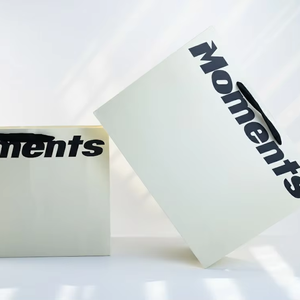 Sacs shopping en papier noir et blanc personnalisés avec poignée en corde, design minimaliste, sacs cadeaux pour emballage <span class=keywords><strong>de</strong></span> boutique <span class=keywords><strong>de</strong></span> détail - Product Image 1