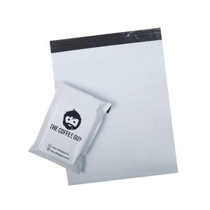 Bolsa de Envío de Polietileno de Baja Densidad (LDPE) Autosellable, con Logotipo Negro Personalizado, Impresión Blanca, para Ropa - Product Image 3