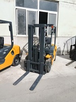 Chariot élévateur Komatsu de 3 tonnes, très demandé, hauteur de levage de 4,5 mètres, fabriqué au Japon, très durable.