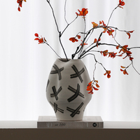Vase à fleurs en céramique minimaliste moderne avec surface en sable peint à la main Décoration de table intérieure pour salon bureau Type de glaçure mate