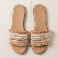 Sandales plates à franges style bohème, tissées avec pompons, à bout ouvert, décontractées, pour la plage et l'été, faciles à enfiler. Support OEM ODM.