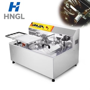Machine à tempérer le chocolat, à fondre et à mouler, pour le revêtement, le remplissage et la confection de chocolat - Product Image 1