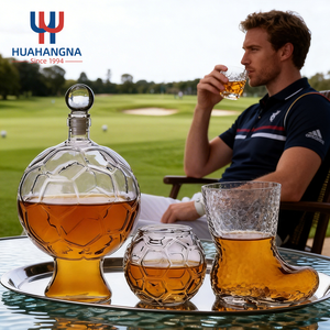Vaso de Cerveza con Forma de Bota y Decantador de Whisky con Logotipo Personalizado en Caja de Madera Premium para Zona de Aficionados al Fútbol - Product Image 3