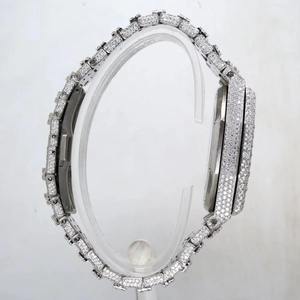 Reloj de Acero Inoxidable con Diamantes VVS y Logotipo Personalizado de Diseño Único, con Manecillas Luminosas para Uso Nocturno, Disponible a Precio de Mayoreo - Product Image 2