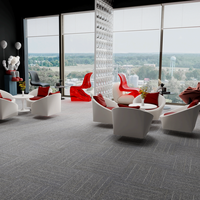Dalles de moquette en polypropylène rayées 50x50 au design moderne, avec support bitumé, modulaires pour bureaux, maisons et hôtels