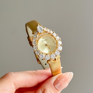 <span class=keywords><strong>Montre</strong></span> pour <span class=keywords><strong>femme</strong></span> Scottie 9860, design luxueux en zircon en forme de larme, élégante, résistante à l'eau, en cuir et acier inoxydable - Product Image 3