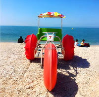Équipement de jeux aquatiques d'extérieur - Tricycle aquatique à 3 grandes roues avec pédalier et pare-soleil pour parcs d'attractions et utilisation en mer, en matériau PE