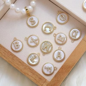 18K placcato oro rotondo CZ ciondolo alfabeto charm a a a Z lettere madreperla iniziale per la creazione di gioielli fai da te collana - Product Image 6